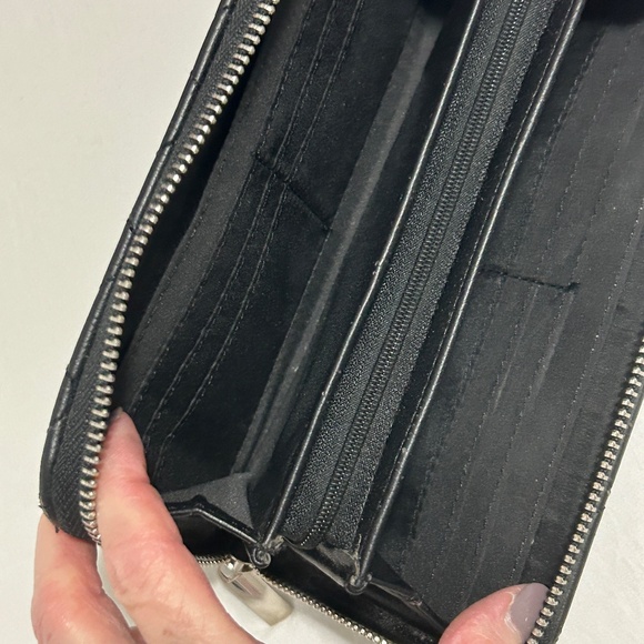 Women's Madden Girl Black Quilted Vegan Zip Around Wallet - Picture 6 of 10